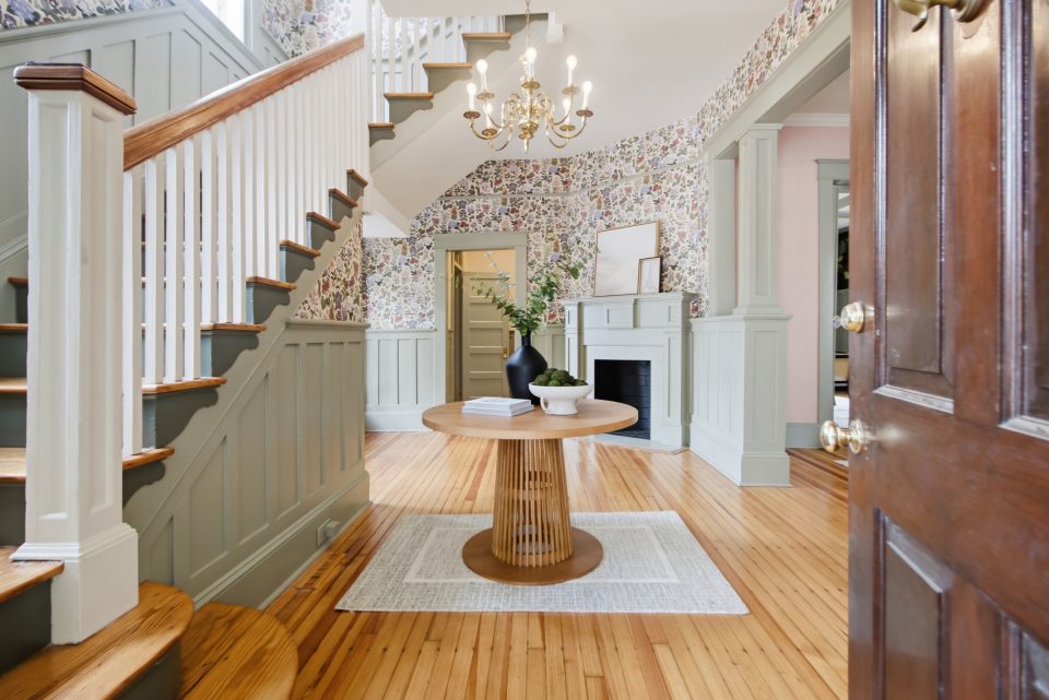 Entry & Stair at 173 Tradd Street