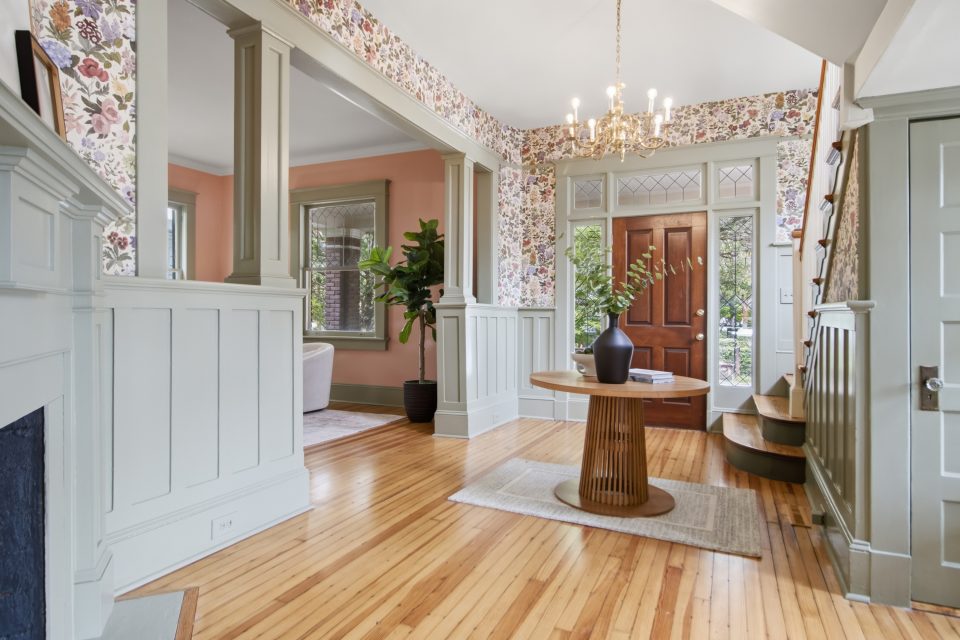 Entry & Stair at 173 Tradd Street