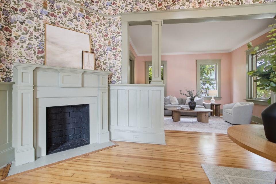 Entry & Stair at 173 Tradd Street